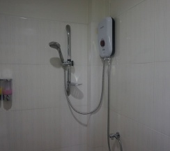 Двухместный номер Standard с балконом двуспальная кровать в Maesot Siri Hotel