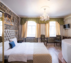 Улучшенный номер с джакузи в East-West