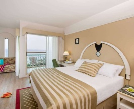Двухместный номер Grand Executive двуспальная кровать в Herods Palace Hotel