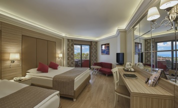 Двухместный номер Standard с видом на окрестности двуспальная кровать в Delphin Deluxe Hotel - Ultra All Inclusive