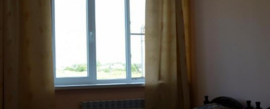 Трехместный двухкомнатный номер, вид на монастырь в Чайка