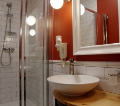 Стандарт с одной двуспальной кроватью в Barin Residence Center 