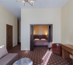 Апартаменты с ванной и балконом в My Favourite Garden Hotel