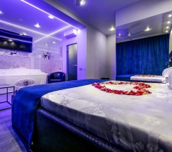 Номер комфорт улучшенный с 1 двуспальной кроватью в Алекс