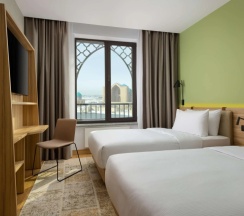 Четырёхместный номер семейный Connecting в Hampton by HILTON