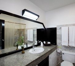 Двухместный номер Deluxe с балконом двуспальная кровать в Club Bamboo Boutique Patong Beach Resort