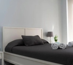 Четырёхместные апартаменты с балконом в El Coso Hotel