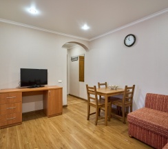 Семейный четырехместный номер в Лотос