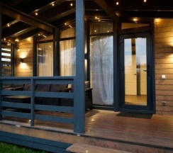 Семейный коттедж в Хюгге на озере