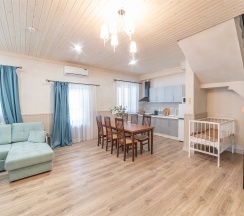 Таунхаус с электрическим камином в Лепота