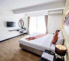 Двухместный номер Resort Wing A Superior двуспальная кровать в Seabreeze Jomtien Resort