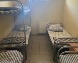 Кровать в общем номере в Чкалофф