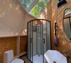 Сфера с террасой и камином в Клевер