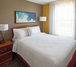 Четырёхместный люкс с 2 комнатами 2 отдельные кровати в TownePlace Suites Los Angeles LAX/Manhattan Beach