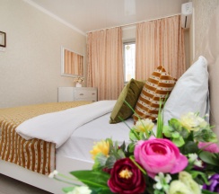 Двухместные апартаменты Comfort с 3 комнатами с балконом двуспальная кровать в Квартирное бюро