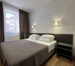 Номер стандарт с 1 двуспальной кроватью с балконом в Альпина