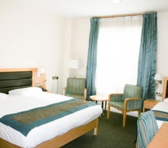 Трёхместный номер Superior в Cromwell Crown Hotel
