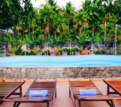 Двухместный номер Standard с видом на озеро двуспальная кровать в Mui Ne Alena Bungalow Hotel