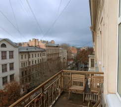 Люкс с балконом в Дом Рериха