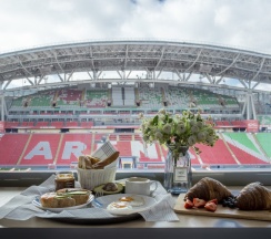 Номер Бизнес ( 1 двуспальная кровать. 25м.2, с балконом) в People stadium stories