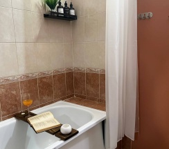 Номер стандарт комфорт с 1 двуспальной кроватью Мираж в Дисней