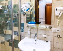 СТАНДАРТ (ДВУХЭТАЖНЫЙ) С ВИДОМ НА УЛ. МИЛЛИОННУЮ в Екатерина