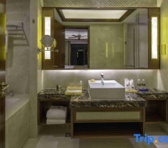 Люкс с 2 комнатами с видом на море в Jinghai Hotel & Resort