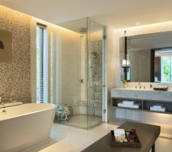 Двухместный люкс c 1 комнатой с балконом двуспальная кровать в Phuket Marriott Resort And Spa, Nai Yang Beach