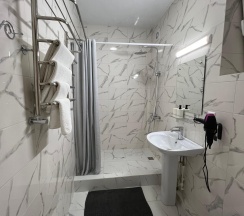 Четырехместный номер с балконом, террасой и видом на горы в Силагор