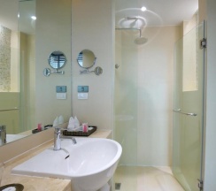 Двухместный номер Executive с балконом двуспальная кровать в Splash Beach Resort