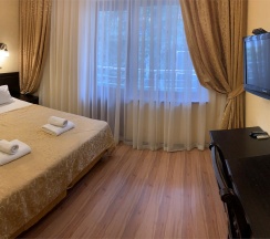 Двухместный номер с 1 кроватью или 2 отдельными кроватями и балконом во двор в Акс