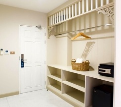 Двухместный номер Deluxe с видом на город двуспальная кровать в Panphuree Residence