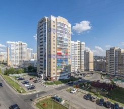 Двухместные апартаменты с балконом и с красивым видом из окна (двуспальная кровать) в Квартира 1-к недалеко от залива на Радужной 5 от RentAp, 4 сп.места