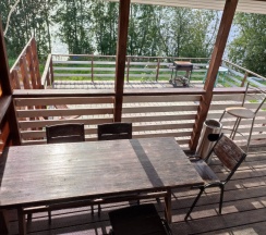 Коттедж с балконом и с красивым видом из окна в Гостевой дом