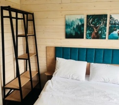 Дом у детской площадки с 2 спальнями, беседкой и мангалом в Мы дома-Зеркальный лес