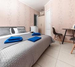 Двухместный Стандартный номер с двуспальной кроватью и балконом в гостевом доме SV на 2 этаже в Милка