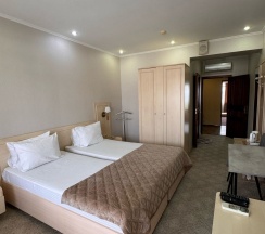 Номер первой категории (стандартный) двухместный номер с балконом  в Green house