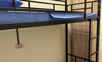 Кровать в 2-местном общем мужском номере в Точка