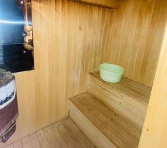 Номер люкс двухэтажный с 1 двуспальной кроватью в Радуга