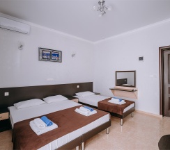 Полулюкс трехместный номер с балконом в Космос