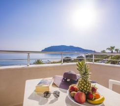 Двухместный семейный люкс 2 отдельные кровати в Hawaii Suite Beach Hotel