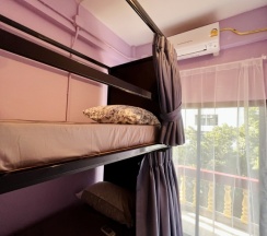 Кровать в общем номере (женский номер) с балконом в Hostel El biografo