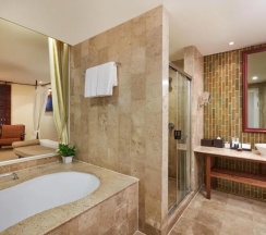 Одноместный люкс Ambassador с 2 комнатами в The Davis Bangkok Hotel