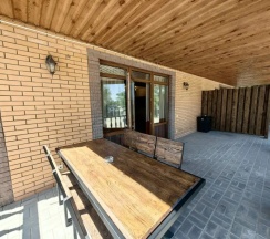 Семейный коттедж с балконом и с красивым видом из окна в Алмаз Аква Плаза