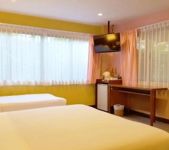 Трёхместный номер Garden в Birds and Bees Resort