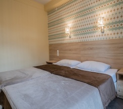 Шестиместный номер Семейный Комфорт с красивым видом из окна в Литфонд