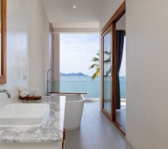 Люкс с видом на море в X-sea khanom Harbor Bay Resort