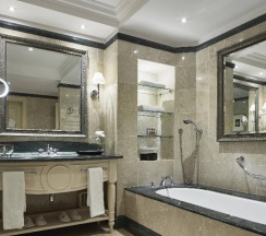 Семейный номер Standard с частичным видом на море в Aphrodite Hills Hotel