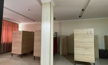 Кровать в общем номере (мужской номер) в Five Seasons