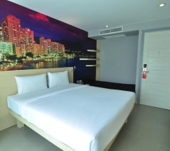 Двухместный номер Deluxe двуспальная кровать в The AIM Patong Hotel